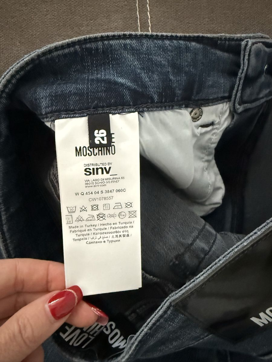 Jeans: Neue Jeans von Moschino Gr.26 – Nuovo e nell'imballaggio originale da Reinach AG venduto da innamac 5