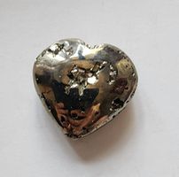 Peru: wunderschöner  Pyrit-Herz, 97g, 4.5 cm x 4.5 cm, Neu