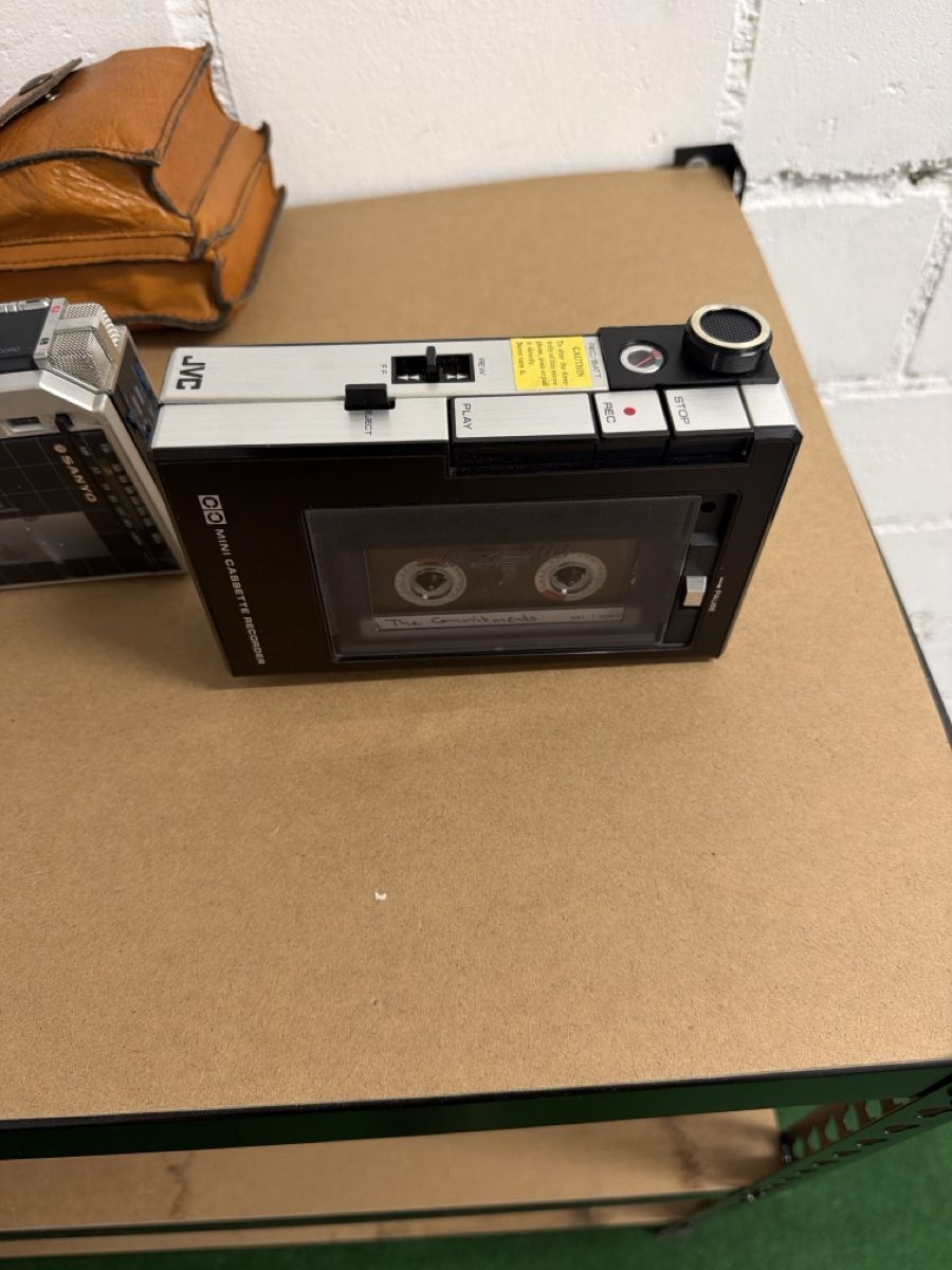 JVC Enregistreurs: Registratore JVC Mini Cassetta CQ-P100 con microfono e borsa – D'occasion à basel par Swiss._.1978 5