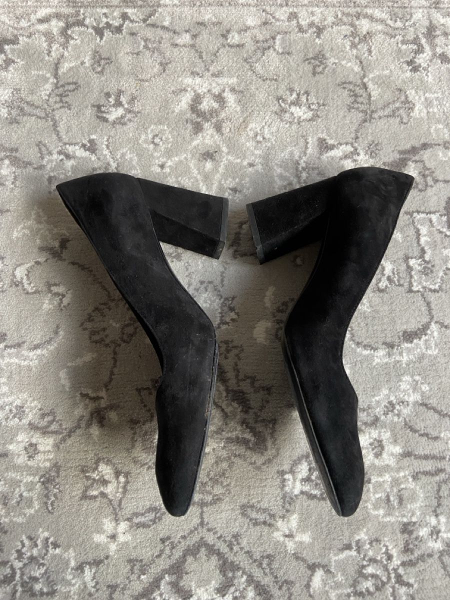Stuart Weitzman Scarpe da donna: Stuart Weitzman Marymid Suede Square Toe Block Heel Pumps – Usato da Münchenstein venduto da B771 3