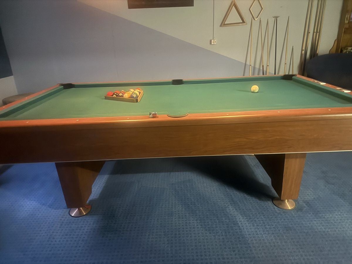 Tables de billard: Biiliardtisch massiv – D'occasion à Meiringen par monkianina
