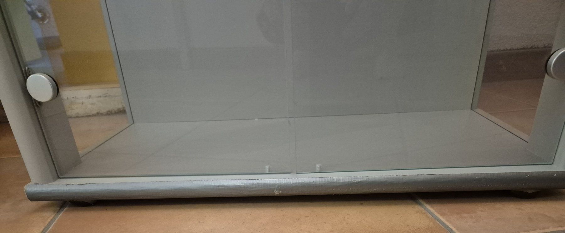 Vitrinen: Vitrine – Gebraucht aus Moutier von cat365 1