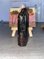 Astrophyllit mit Granat Obelisk