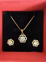 Wunderschönes Schmuckset, Halskette mit Ohrringen!