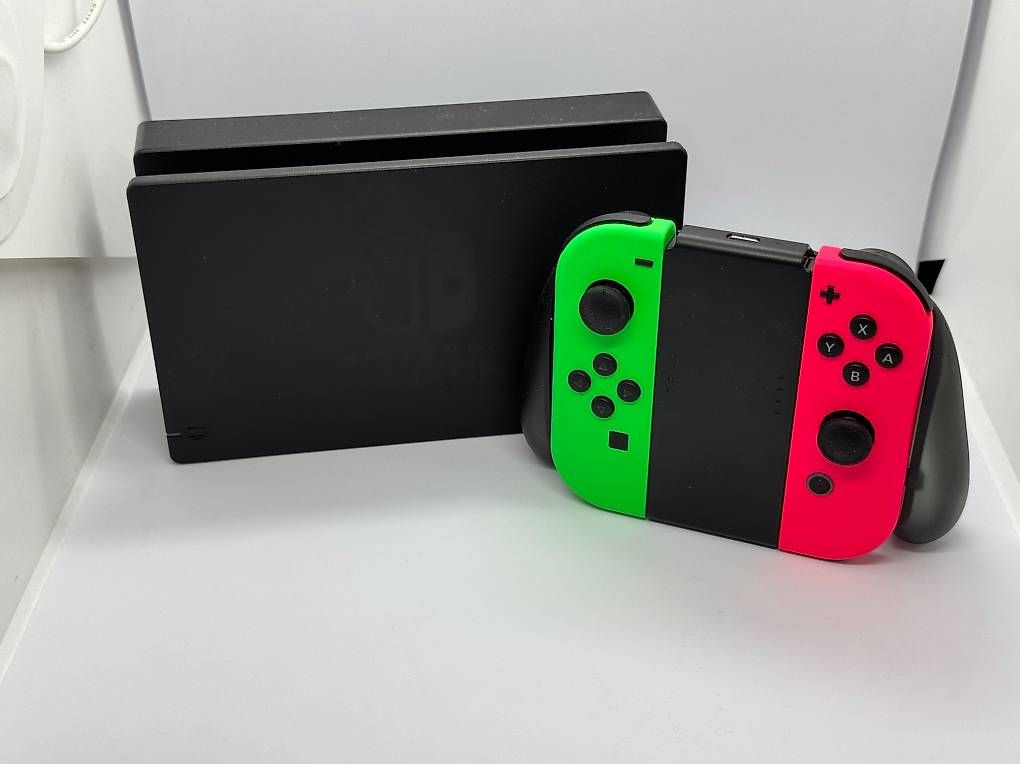 Nintendo Console: Nintendo Switch mit Zubehör – Usato da Zürich venduto da fal_2sb7 2