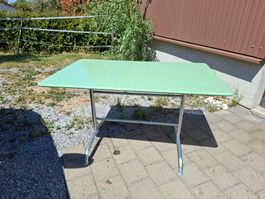 Gartentisch hellgrün Metall abklappbar neuwertig 120cmx75cm