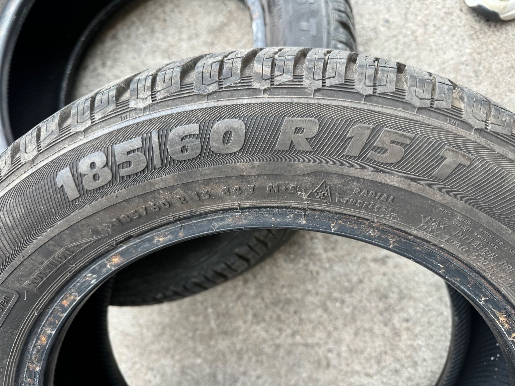 Semperit Pneus & Kompletträder: 2 Winterreifen Semperit 185/60 R15 84T – Gebraucht aus Oensingen von Mietemich24 1