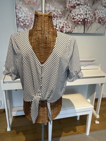 Bluse mit Pünktchen Muster, NAF NAF, L