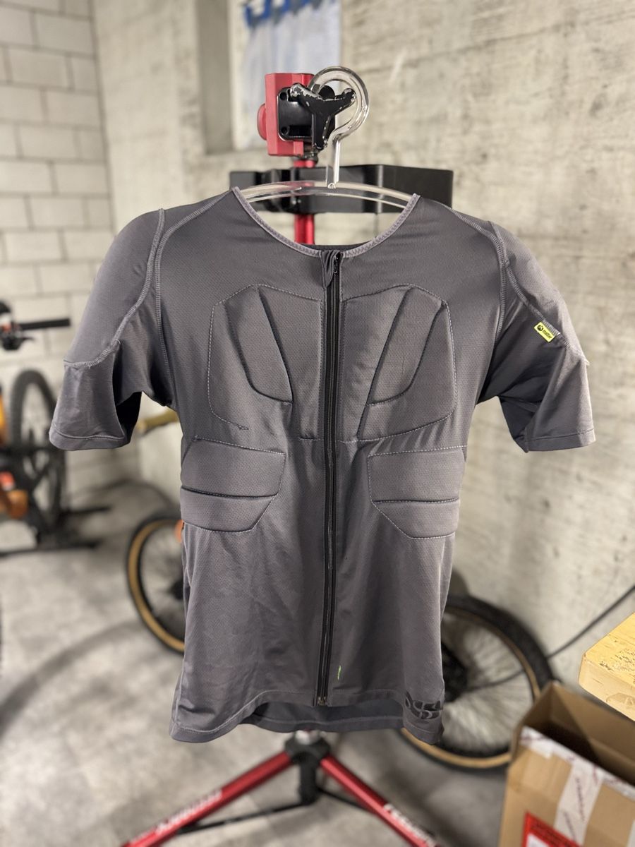 Schutz & Schoner: iXS Carve Jersey XL – Gebraucht aus Volketswil von Taso 1