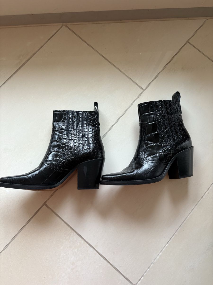 Damenschuhe: GANNI Boots – Gebraucht aus Russikon von Kasabian7 1