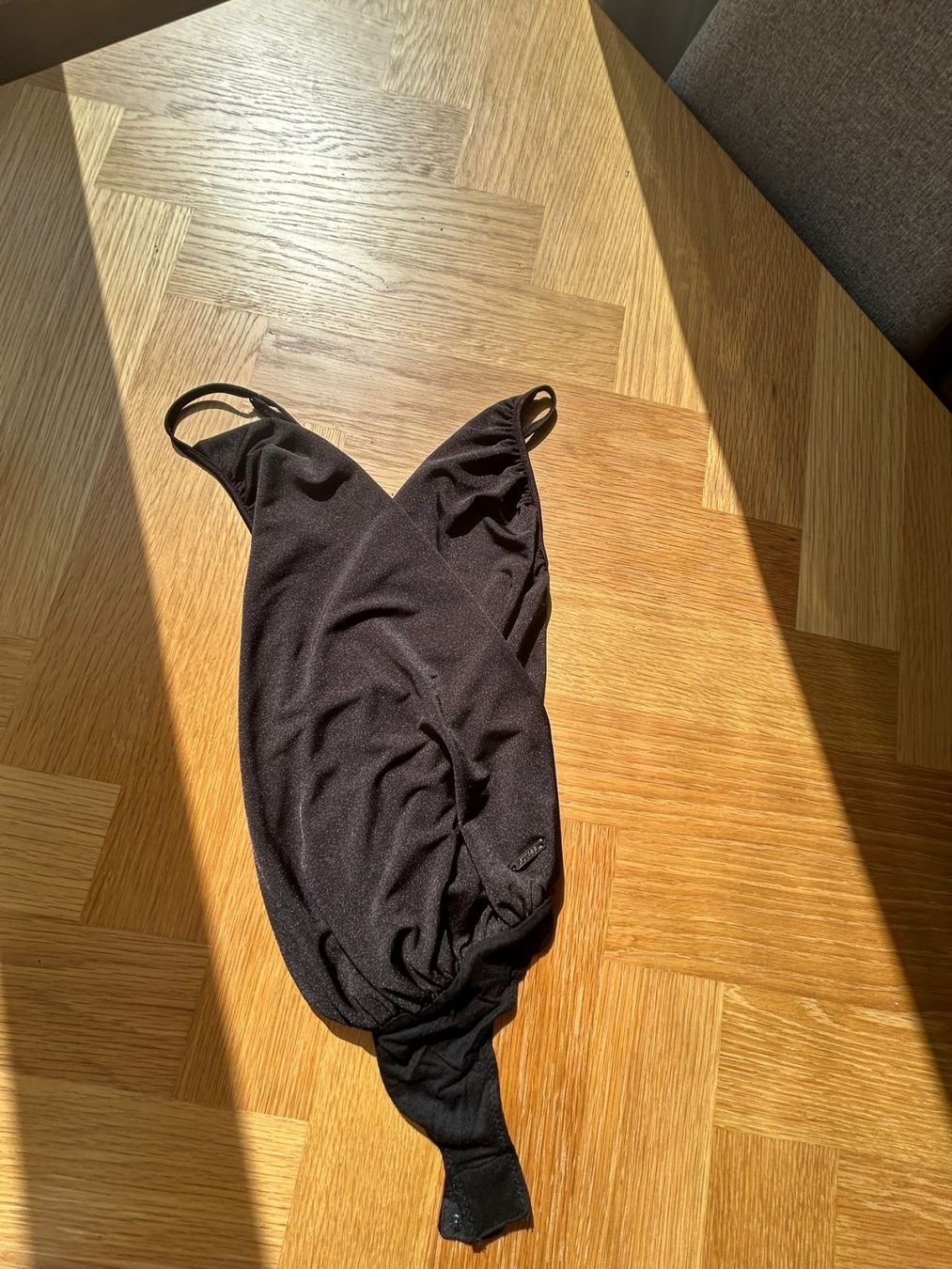 Guess Tops: Body GUESS – Neu (gemäss Beschreibung) aus Zürich von ain_njc7