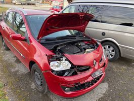 Renault Clio Grand Tour accidentée a l’avant moteur boîte ok