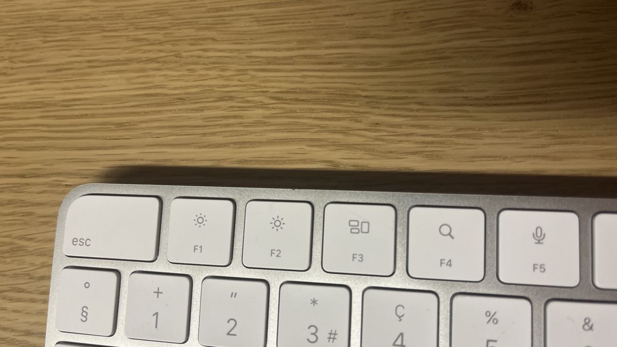 Apple Tastiere: Apple Magic Keyboard mit Touch ID CH-Layout – Usato da Zollikon venduto da pma_fb8j 3