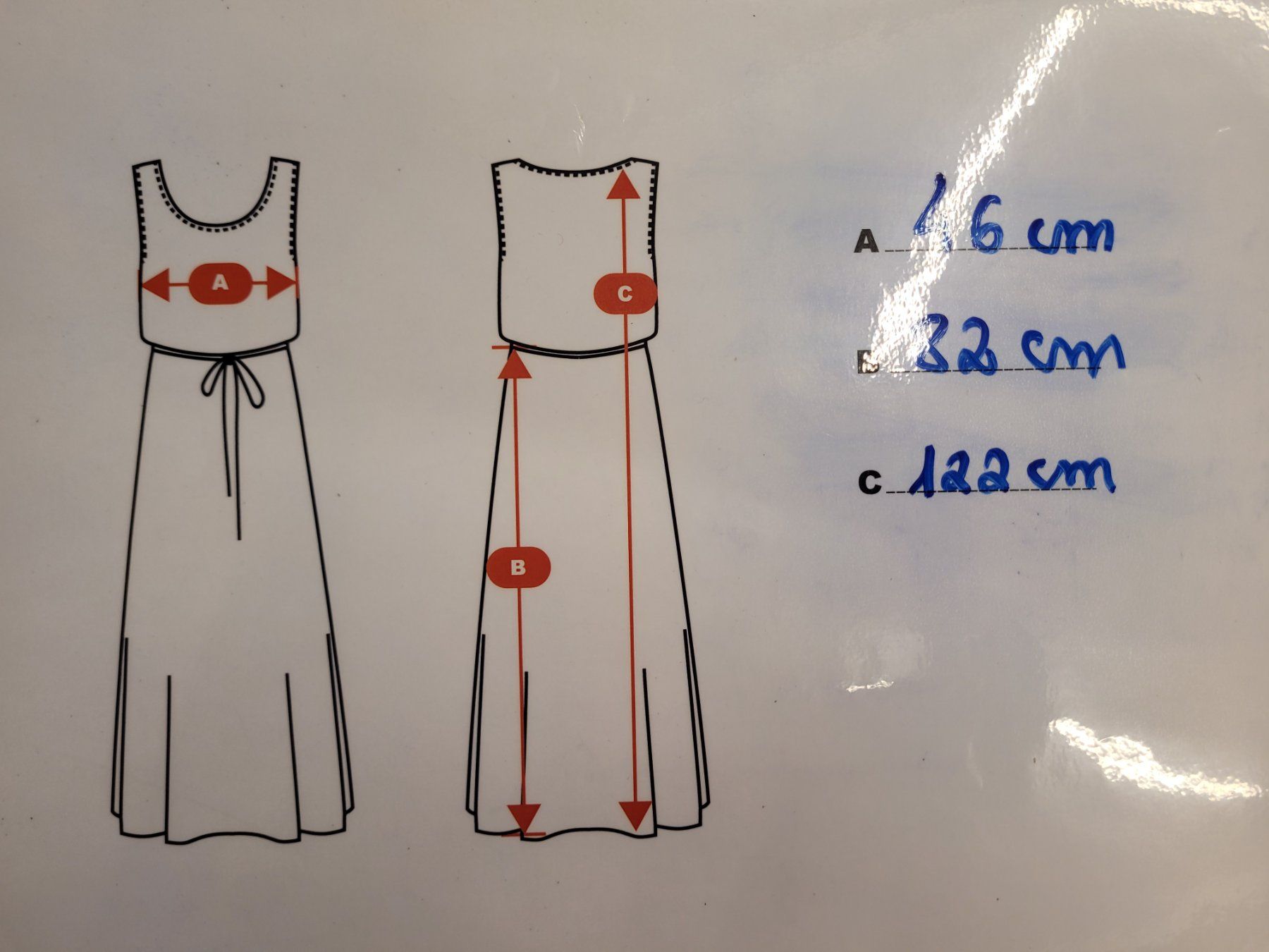 Caroll Kleider: CAROLL Robe fleuri blanc/rouge été - Taille 44 – Gebraucht aus Lausanne von PlusValue_Lausanne 5