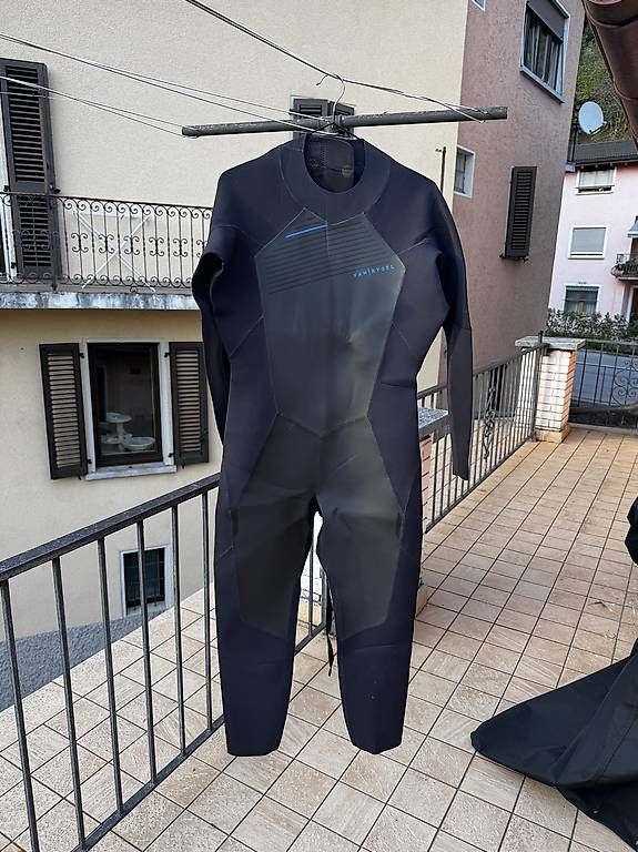 Decathlon Mute per immersioni: Muta Decathlon Van Rysel Triathlon SD – Usato da Carabbia venduto da ale_t8rn