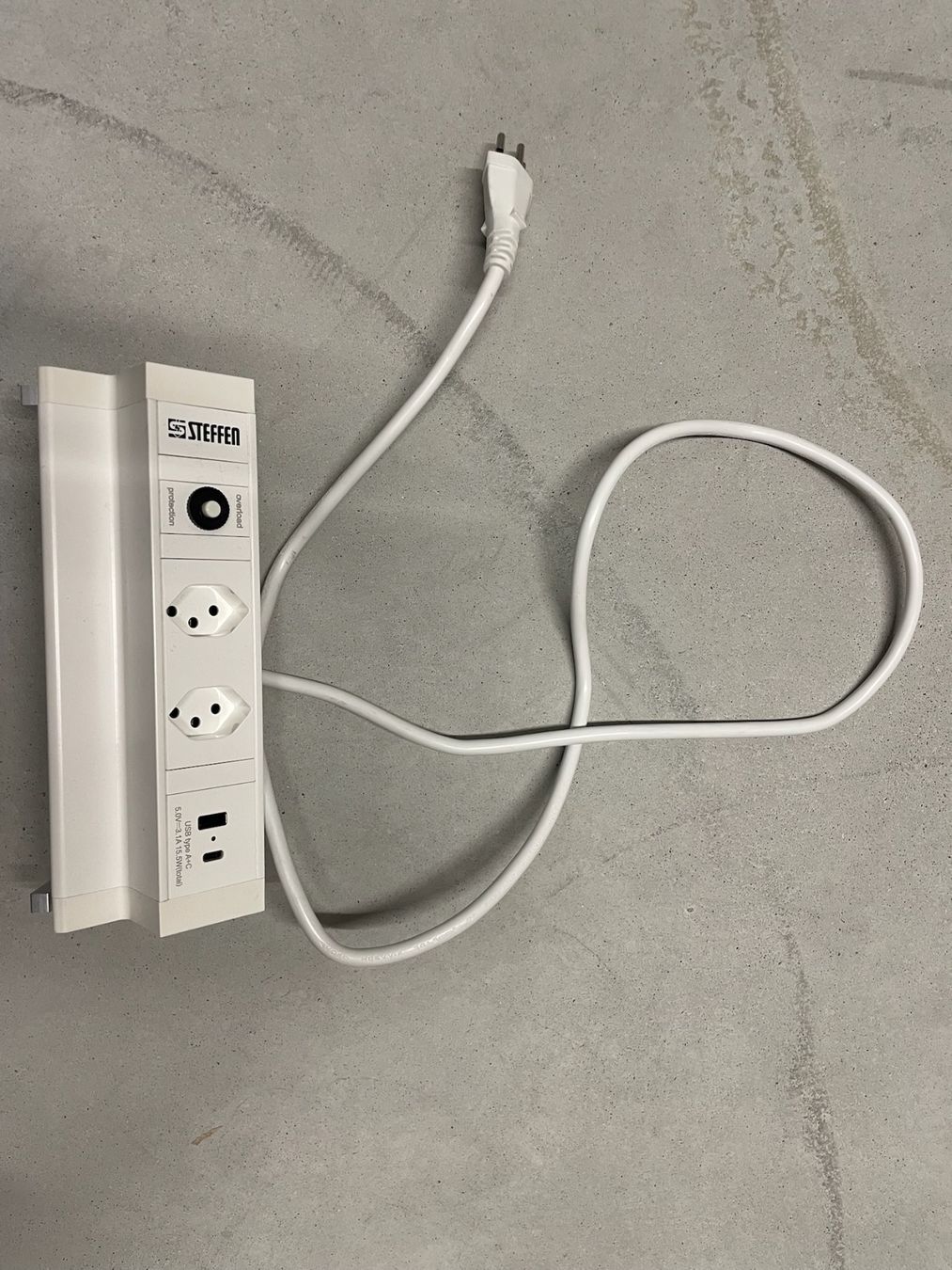 Spine: Multipresa Steffen bianca con 2 prese e 2 USB. – Usato da Adliswil venduto da mar_q6mt