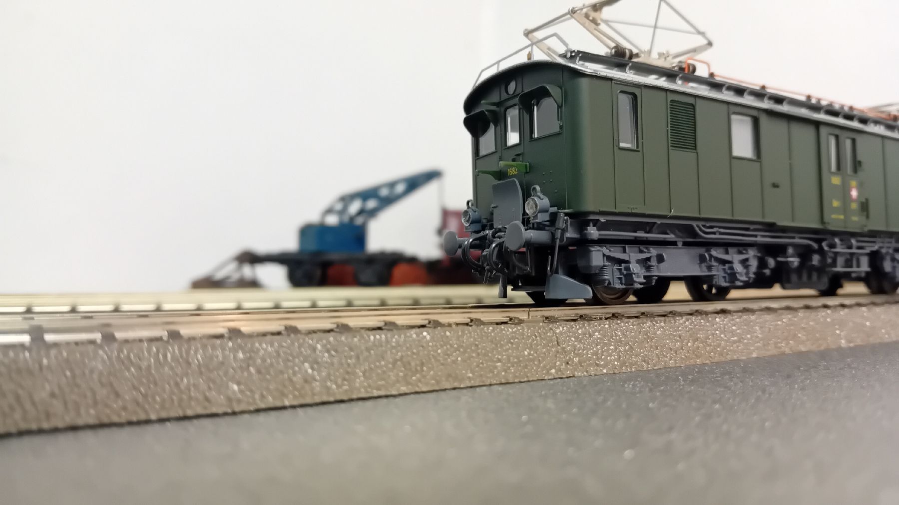 Roco Modellini di ferrovie: Gepäcktriebwagen ROCO SBB De4/4 1682 Dummy Decoder DCdigital – Usato da Murten venduto da fotorothen 1