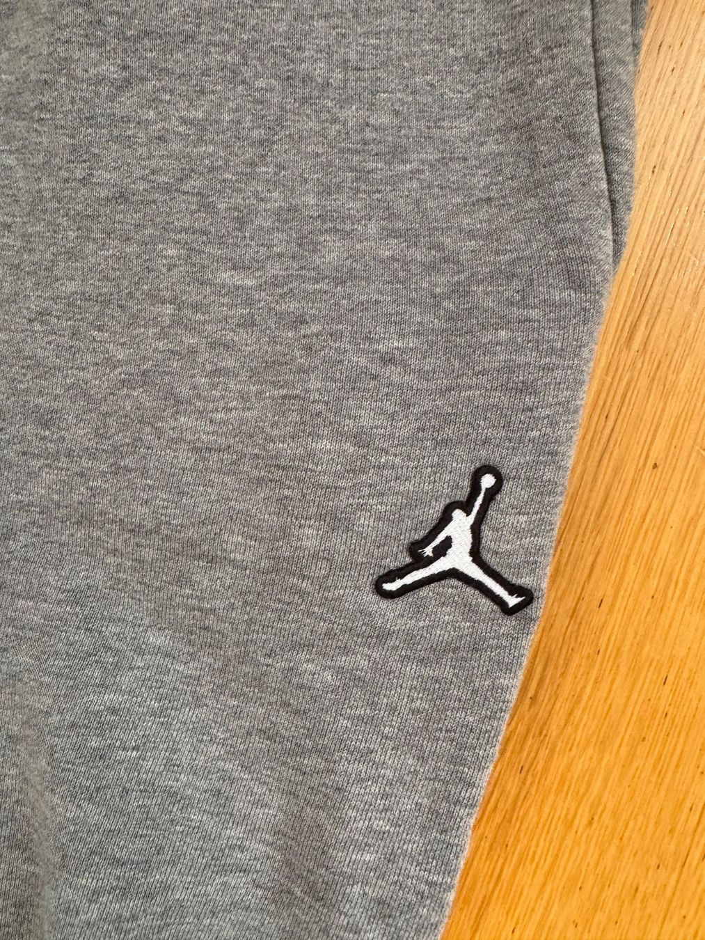 Jordan Pantaloni: Jordan Jogginghose Grau, Grösse M – Usato da Spiez venduto da HomeShoppingSpiez 1