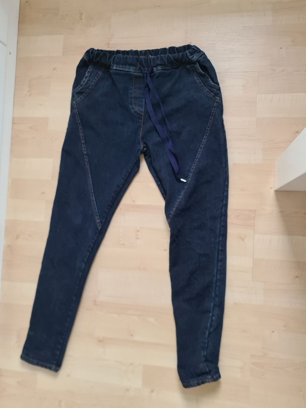 Jeans: Coole blaue Jeans mit elastischen Bund, Versand auch möglich – Gebraucht aus Neuenhof von summer_25