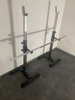 Squat Rack mit Langhantel 