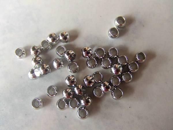 Perle (finte): Quetschperlen 3mm Metall 40 Stück – Nuovo (secondo la descrizione) da Alpnachstad venduto da perlengaby 2