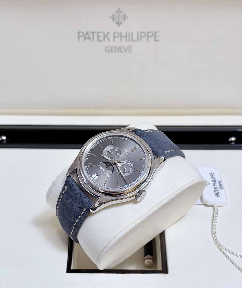 Patek Philippe Orologi: Patek Philippe Annual Calendar 5146P CH-Fullset – Usato da Zürich venduto da WATCHROOM