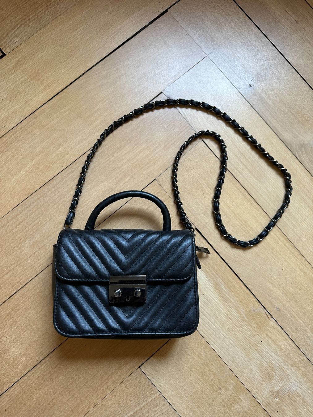 Taschen für Damen: Umhängetasche schwarz – Gebraucht aus Zürich von Diazaio