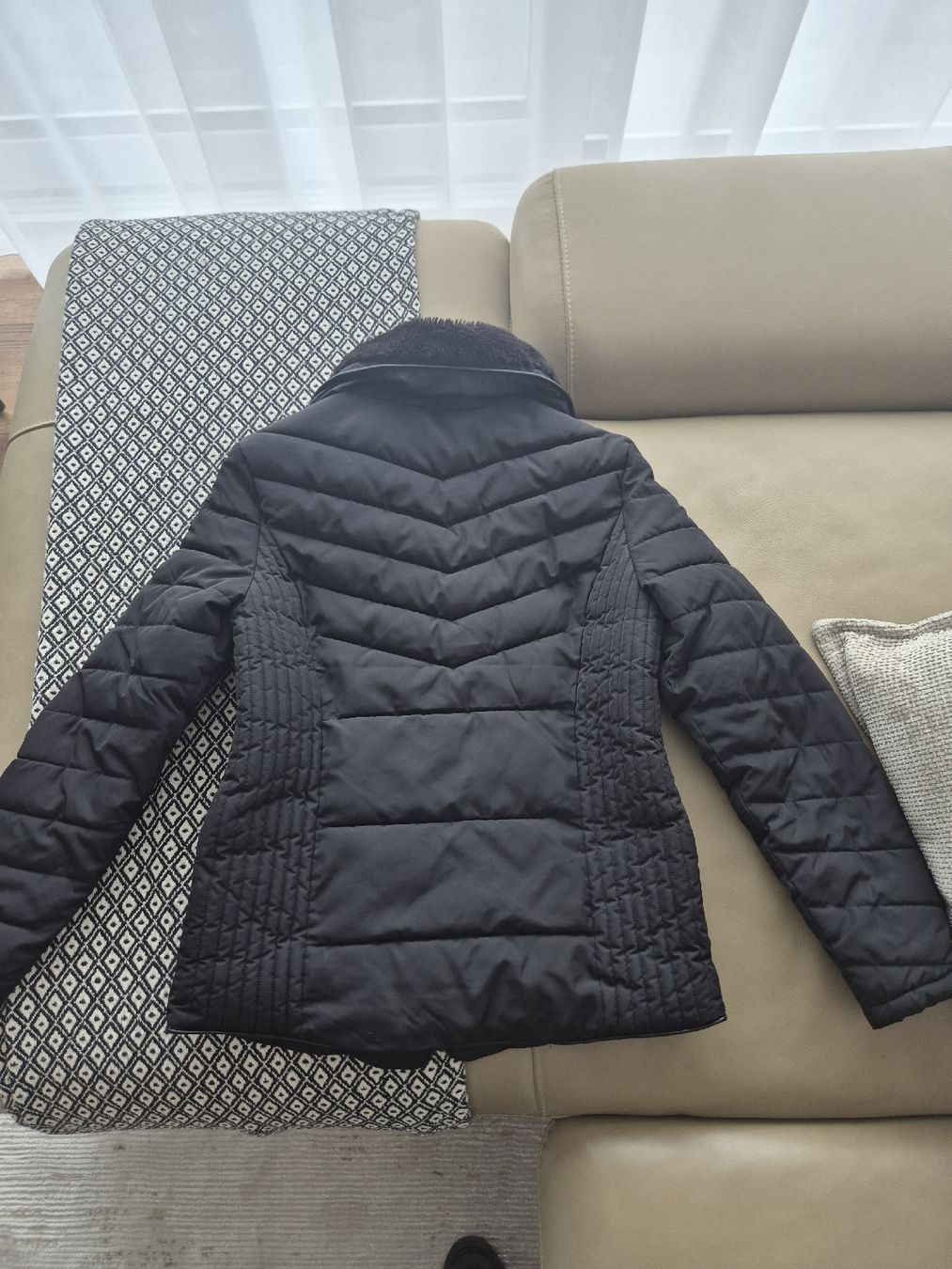 Guess Giacche: GUESS Winterjacke – Usato da Weisslingen venduto da Airgate 1