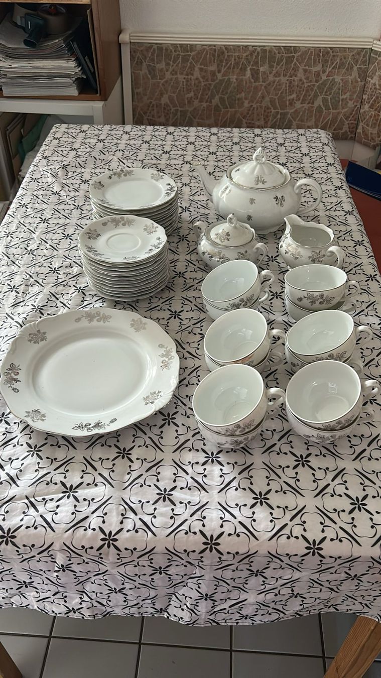 Set di piatti: Servizio da tè x12pp (made in Cecoslovacchia) – Usato da Melano venduto da H-Sara