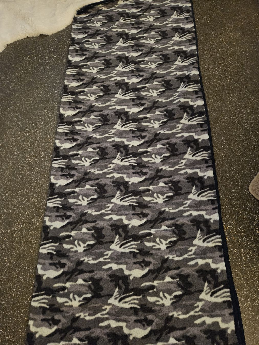 Coperte: grosse Decke mit Camouflage Muster  – Usato da Anwil venduto da tamoos 2