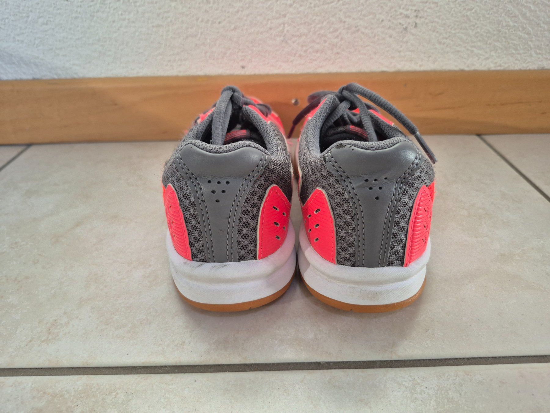 Scarpe per ragazzi: Hallenschuhe Asics Gr. 34.5 – Usato da Lengnau AG venduto da m5f1r9 2