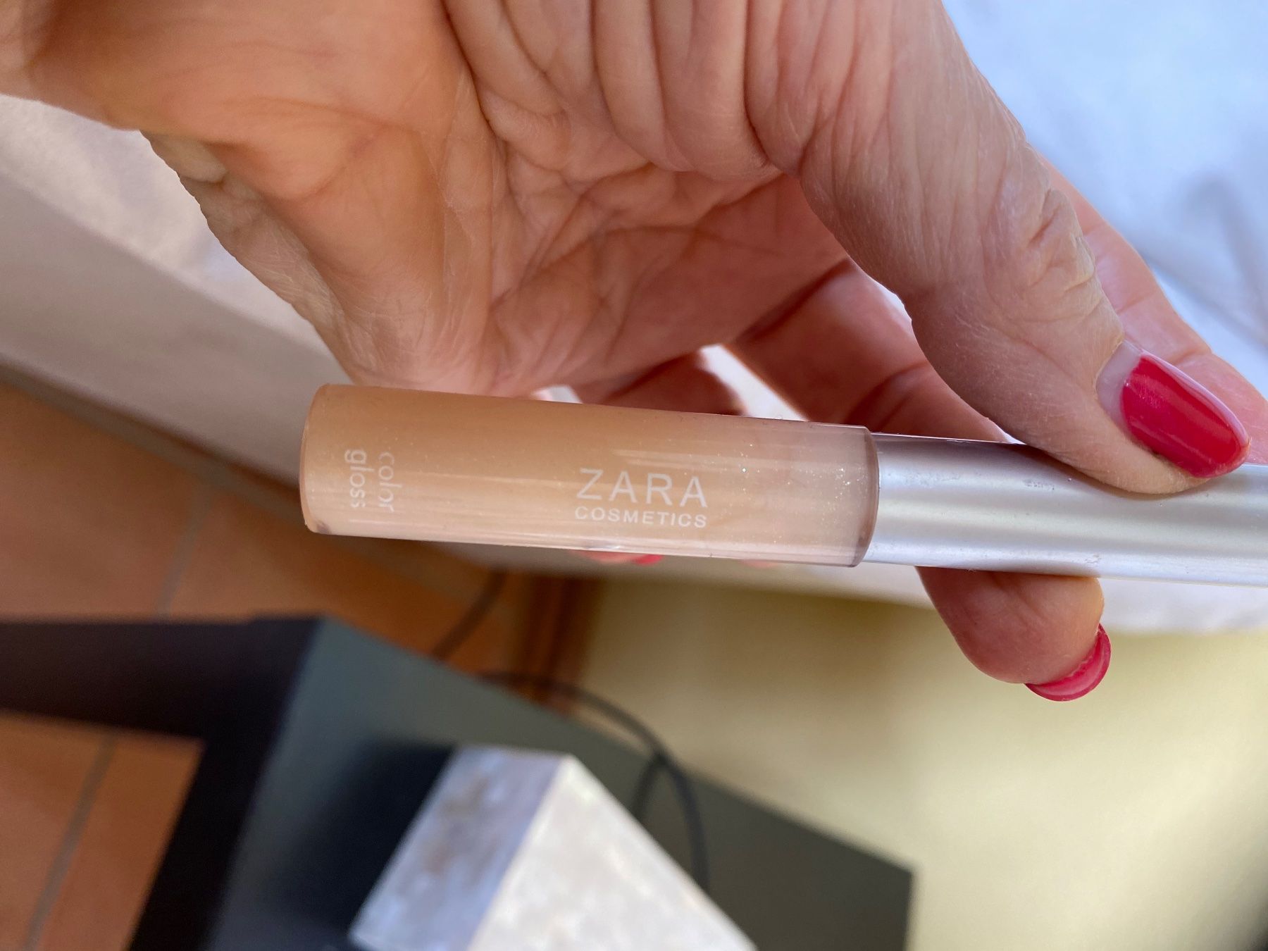 Make-up: Zara Gloss transparent – Usato da Belmont-sur-Lausanne venduto da chu_vxf5