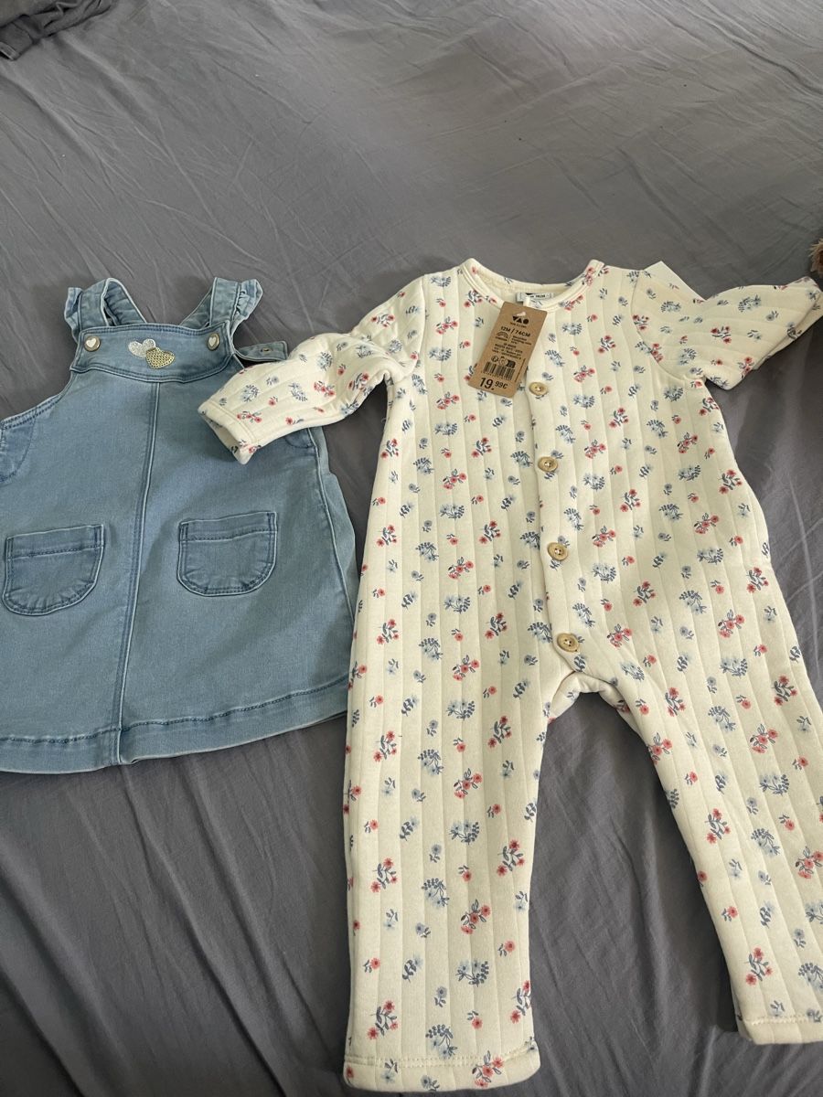 Lotti & Set di vestiti: Lot de 32 vêtements taille 12 mois  – Usato da Boncourt venduto da sev_r66z 1