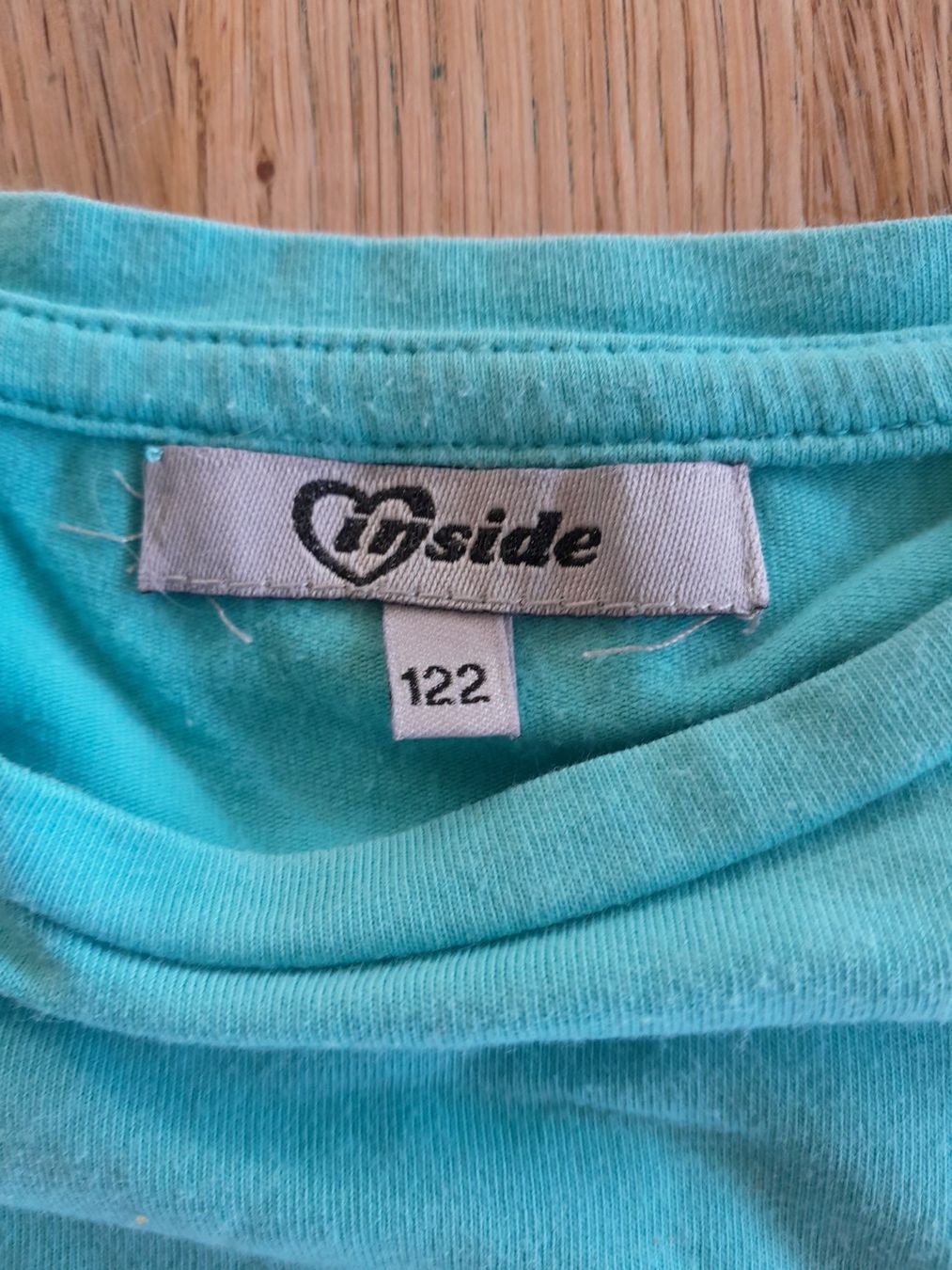 Blusen, T-Shirts & Tops: Mädchen shirt  122 – Gebraucht aus Worb von Osterthal 2