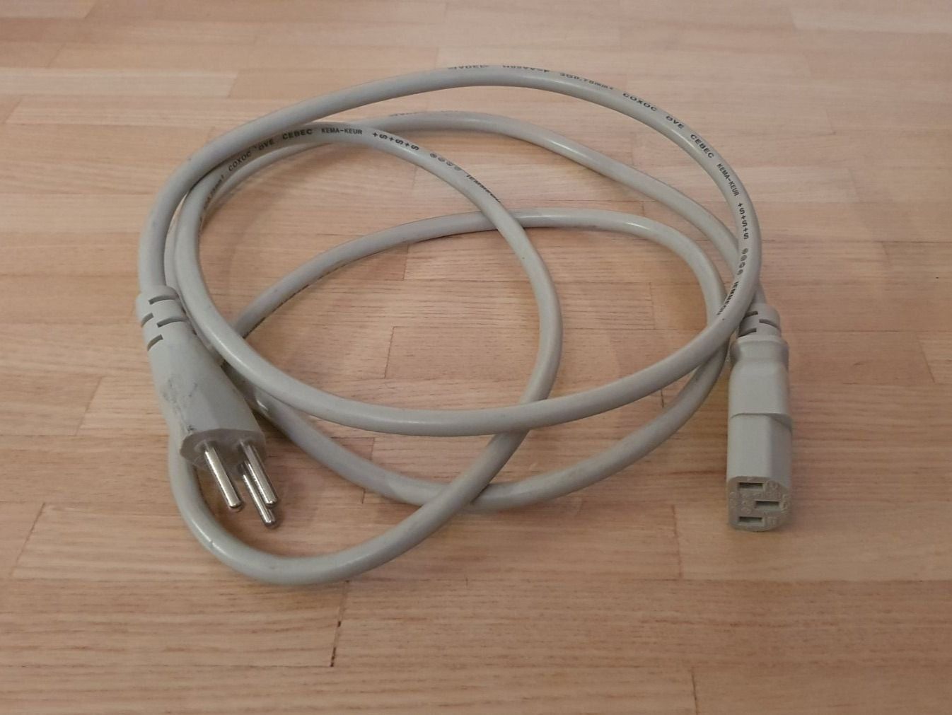 Cavi: Stromkabel für Computer usw. 1.80 m – Usato da Bern venduto da Nicky1 1