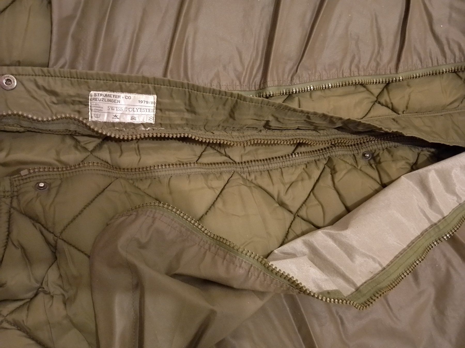 Schweizer Armee Schlafsäcke: Schlafsack olivgrün gebraucht, Schweizer Armee – Gebraucht aus Zürich von sch_m6rw 7