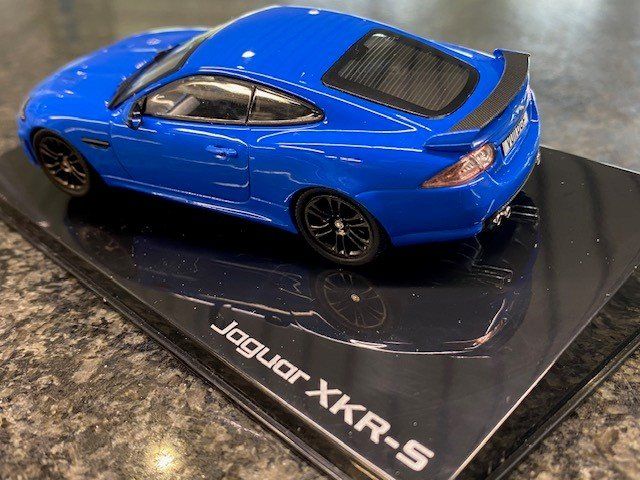 Jaguar Modellini d'auto: Modelauto Jaguar XKR-S blau 1:43 – Nuovo (secondo la descrizione) da Au ZH venduto da ausee01 2