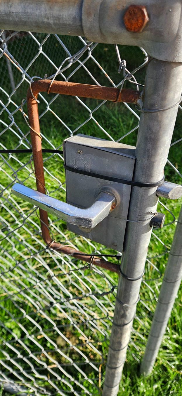 Gabbie, trasporto & Sicurezza: Hundezwinger mit kleinen Mängel – Difettoso da Appenzell venduto da baknasli01 4