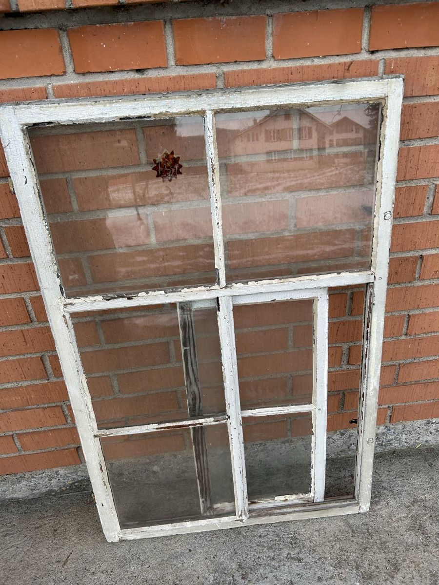 Finestre: Altes sprossen Fenster mit schipfenster. – Usato da Gwatt (Thun) venduto da ate_6ng8 3