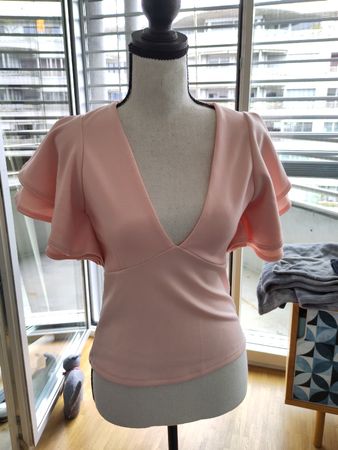 Rosa Sommer Top mit V-Ausschnitt & Flügelärmeln Gr. S