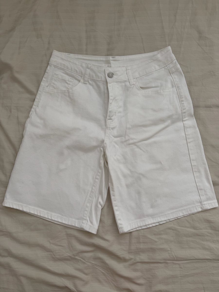 Hosen: White long Shorts – Gebraucht aus Möhlin von Diljan