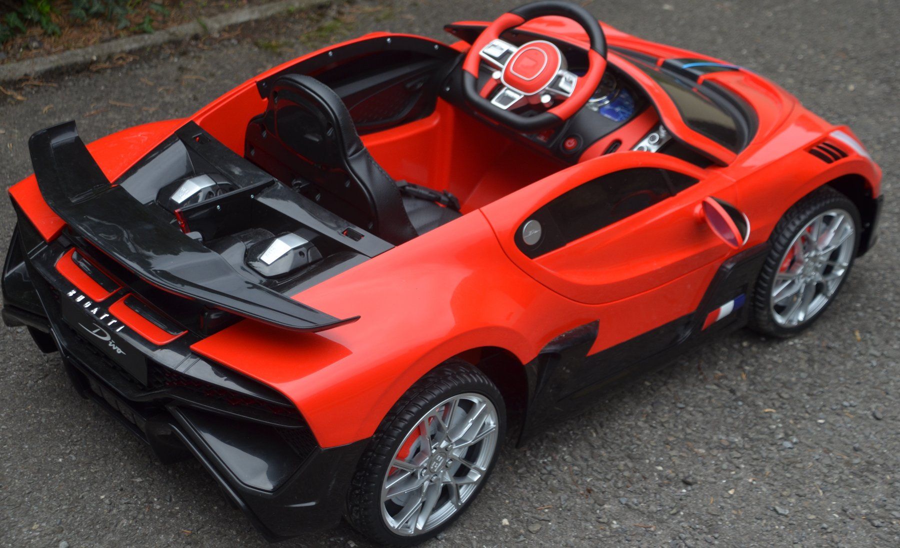 Bugatti Veicoli per bambini: Kinder Bugatti Divo Elektroauto / voiture électrique 12V – Usato da Collonges venduto da arashee 7