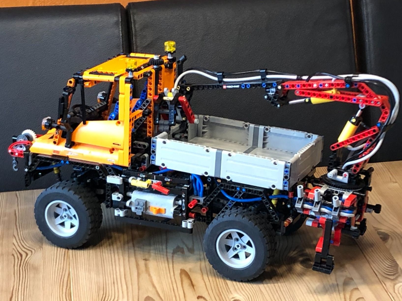 Lego Spielzeuge: LEGO Technic 8110 Unimog U400 – Gebraucht aus Jona von  1
