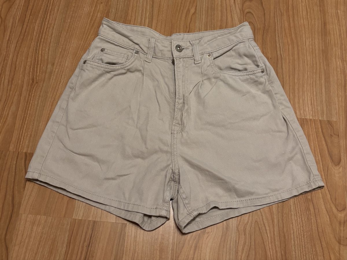 H&M Jeans: Shorts beige Damen – D'occasion à Lausen par Claudj1