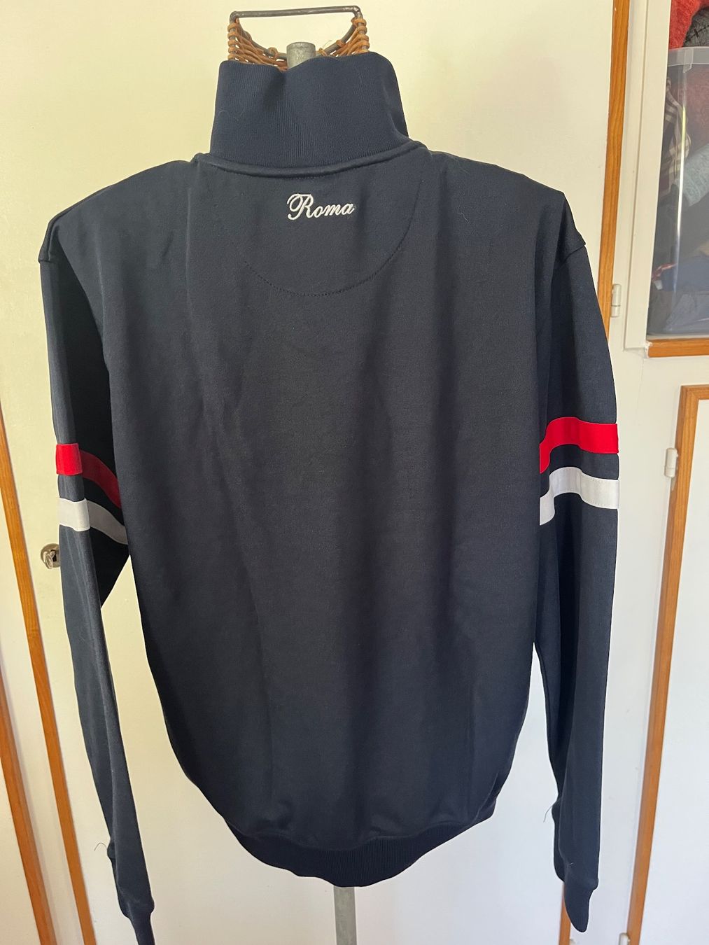 Ellesse Giacche: Ellesse Roma Trainerjäckli Gr. M – Usato da Utzenstorf venduto da Ismaele 2