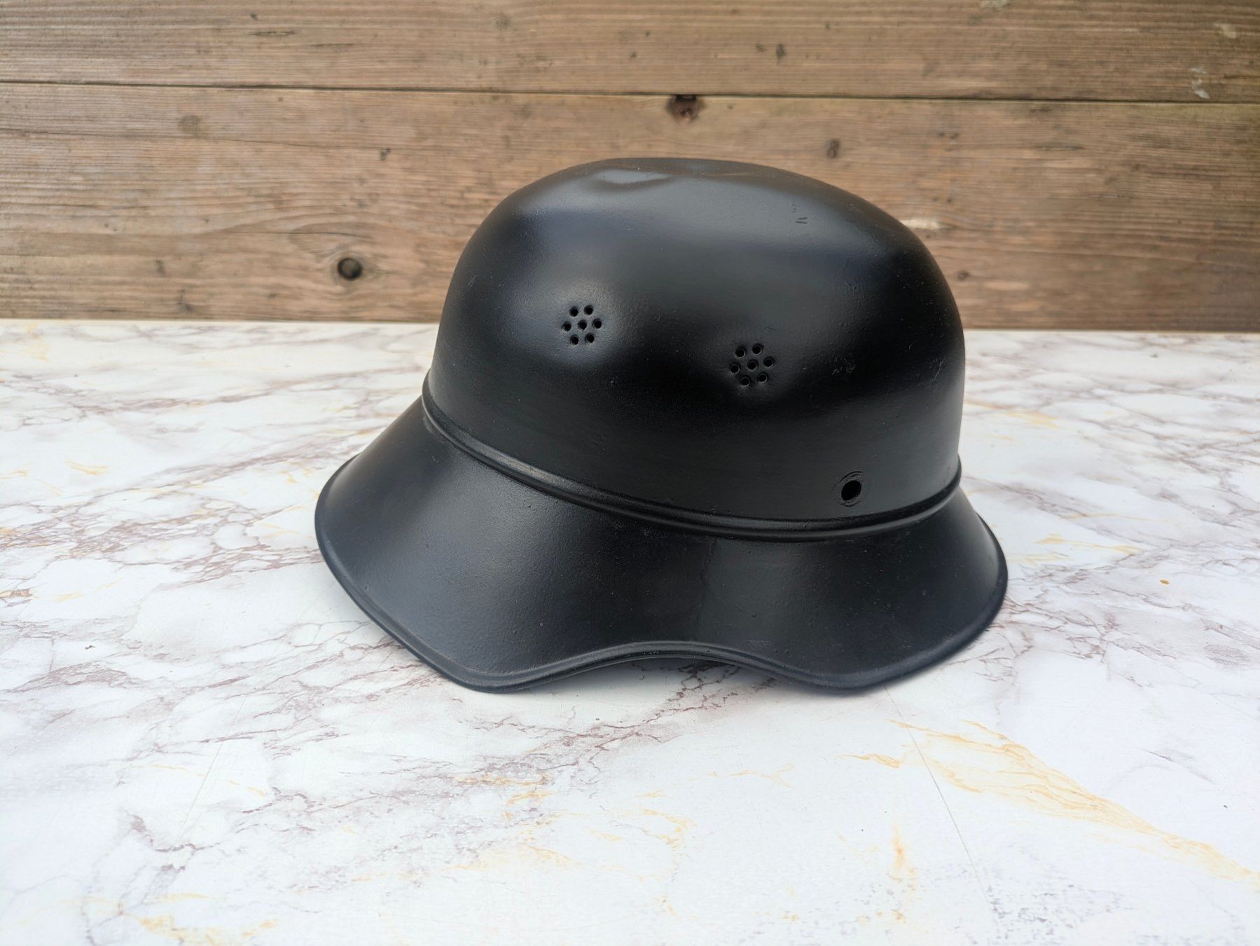 Uniformi & Effetti personali: Luftschutz Stahlhelm M38 "Gladiator" 3-Teilig – Usato da Buttisholz venduto da ArmeeShopCH 1
