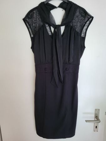 Schickes Guess Kleid mit Spitze, Gr. 36