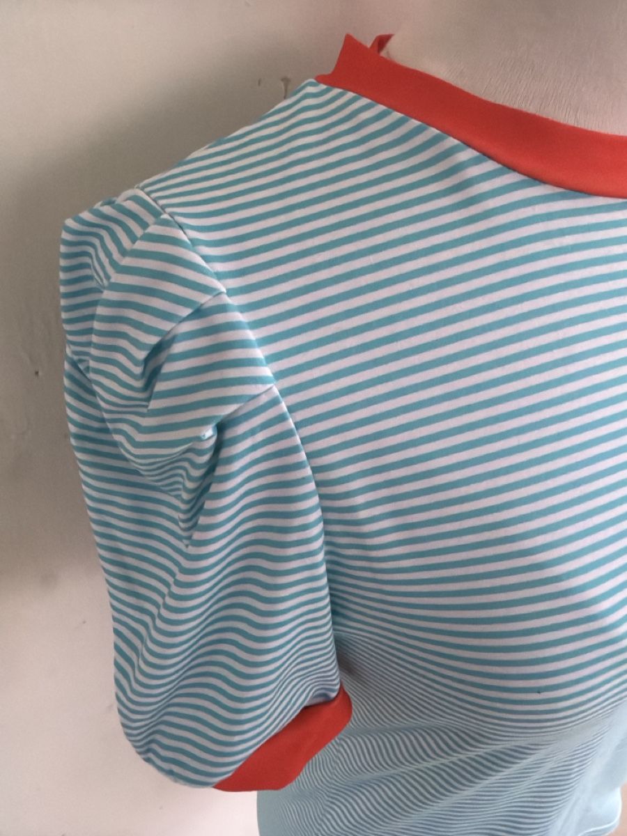 T-shirt: T-shirt neu – Nuovo (secondo la descrizione) da Däniken SO venduto da NBdesign 1