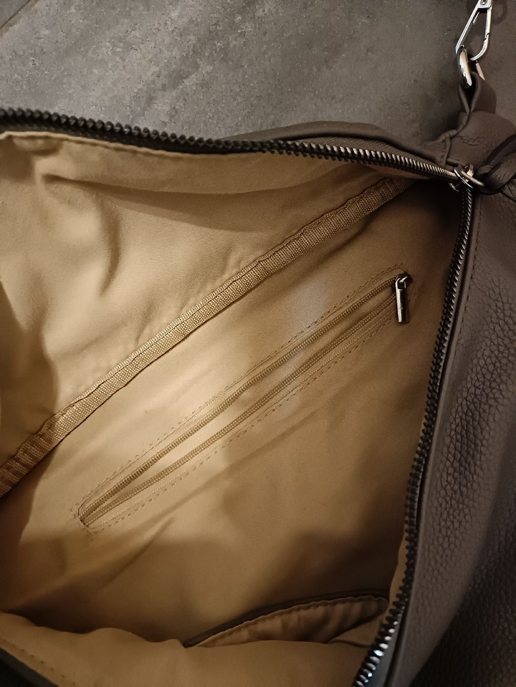 Taschen für Damen: Tasche  - Umhängetasche modern – Neu (gemäss Beschreibung) aus Gossau SG von scania1509 1