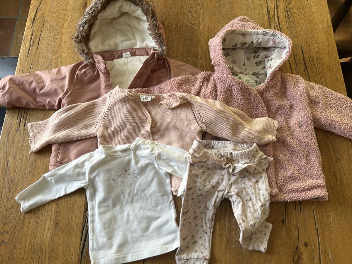Feetje Lotti & Set di vestiti: Herziges 💖 Mädchen Set mit 2 Jacken 💖 – Usato da Dietikon venduto da sch_v5fc 1